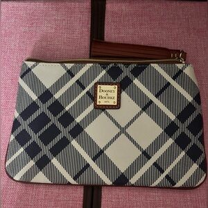 Dooney and bourke wristlet
